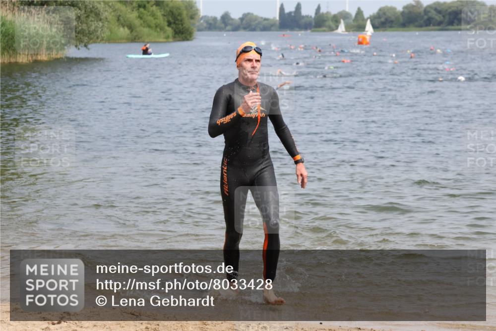21.06.2025 - 27. Vierlanden-Triathlon Lena Gebhardt http://msf.ph/oto/8033428 15.06.2025 11:17:28 Schwimmen 849, 911, 973 meine-sportfotos.de