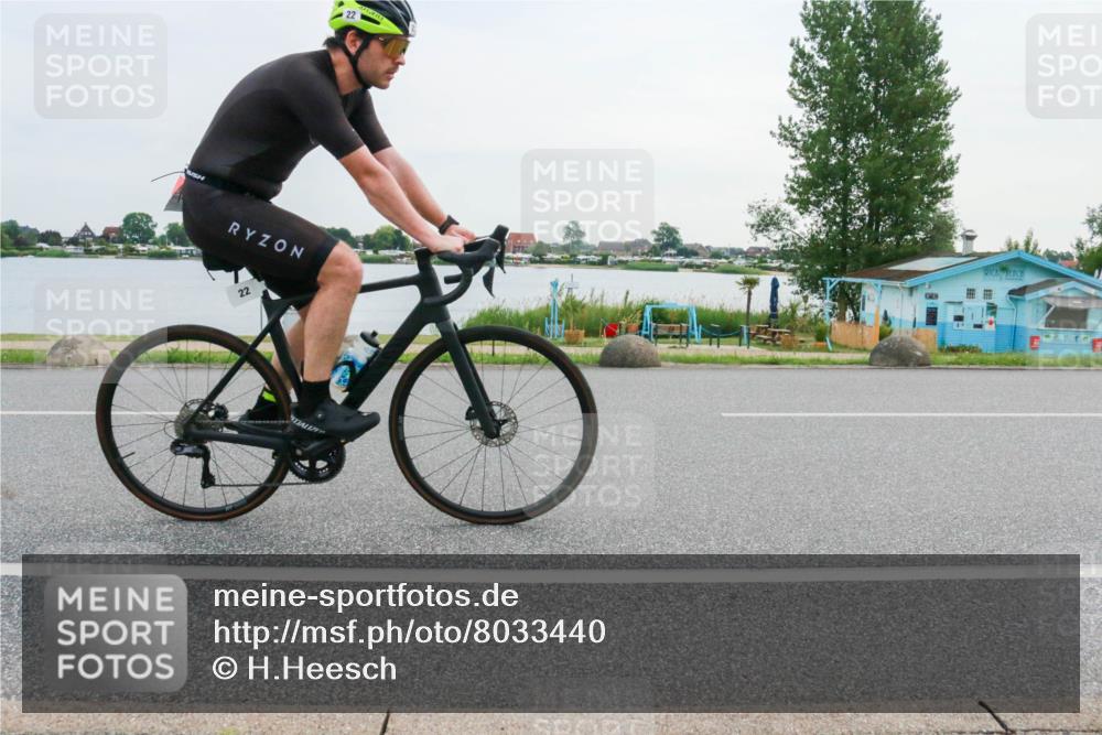 15.06.2025 - 27. Vierlanden-Triathlon H.Heesch http://msf.ph/oto/8033440 15.06.2025 10:41:44 Radfahren 22, 45, 93, 172 meine-sportfotos.de