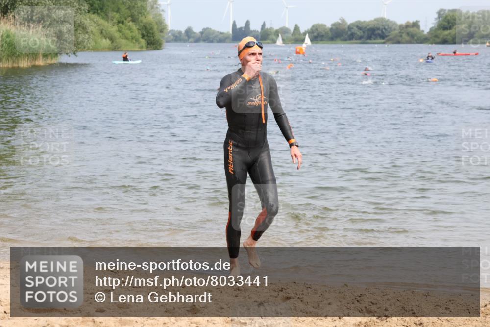 21.06.2025 - 27. Vierlanden-Triathlon Lena Gebhardt http://msf.ph/oto/8033441 15.06.2025 11:17:29 Schwimmen 849, 911, 973 meine-sportfotos.de