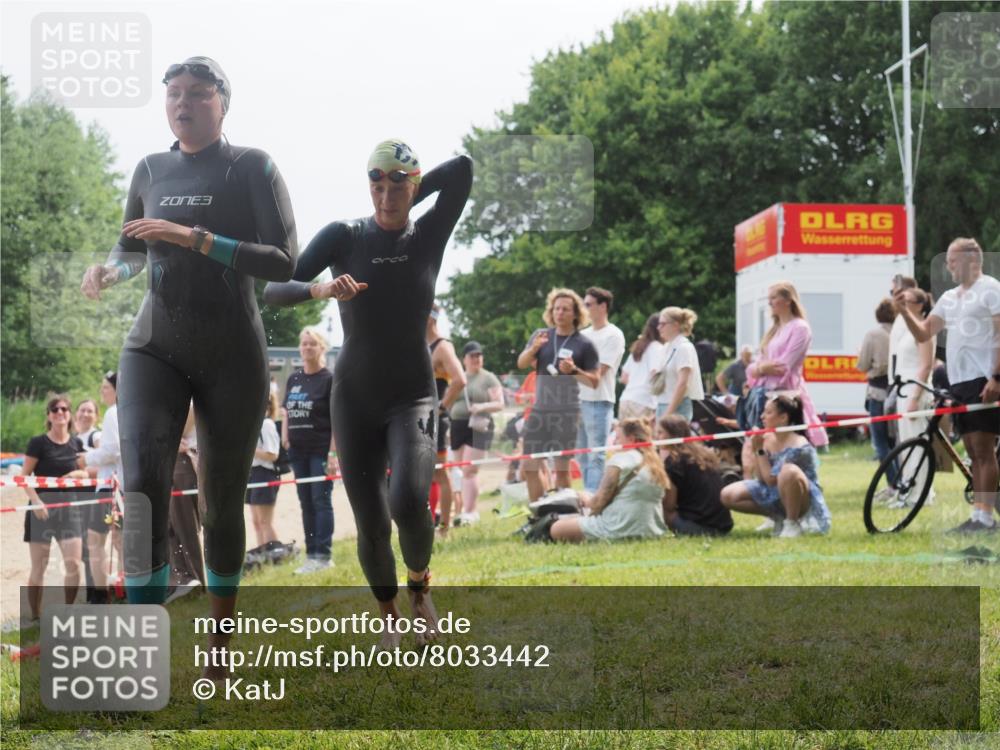 15.06.2025 - 27. Vierlanden-Triathlon KatJ http://msf.ph/oto/8033442 15.06.2025 11:15:53 Schwimmen 881, 919, 946, 951, 960, 963 meine-sportfotos.de