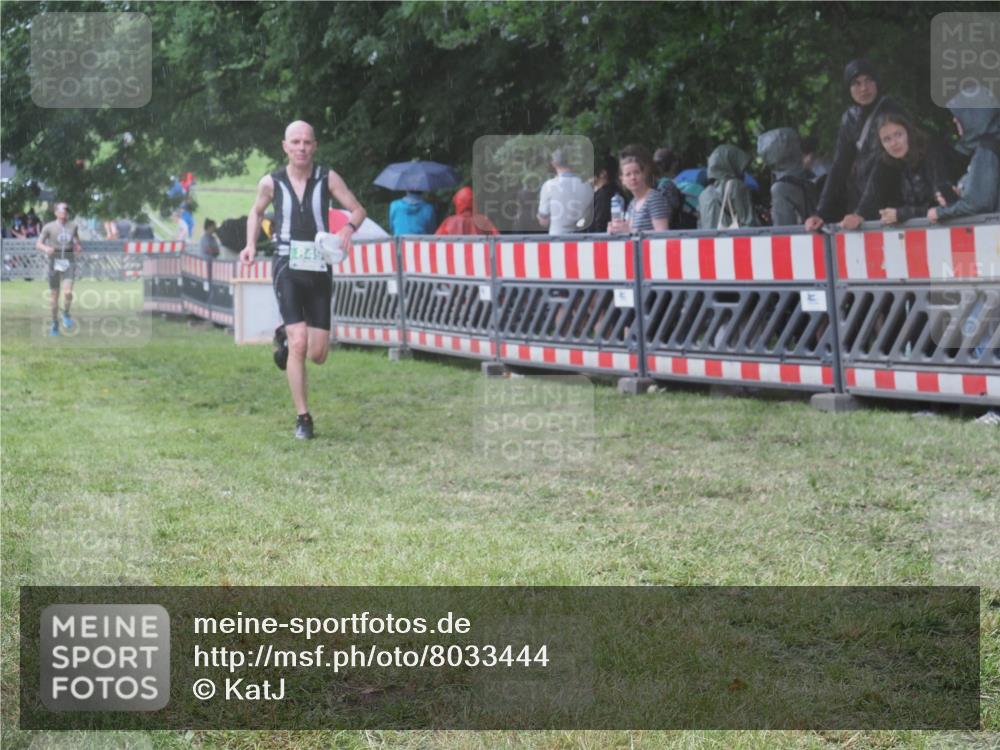 21.06.2025 - 27. Vierlanden-Triathlon KatJ http://msf.ph/oto/8033444 15.06.2025 13:45:13 Ziel 849 meine-sportfotos.de