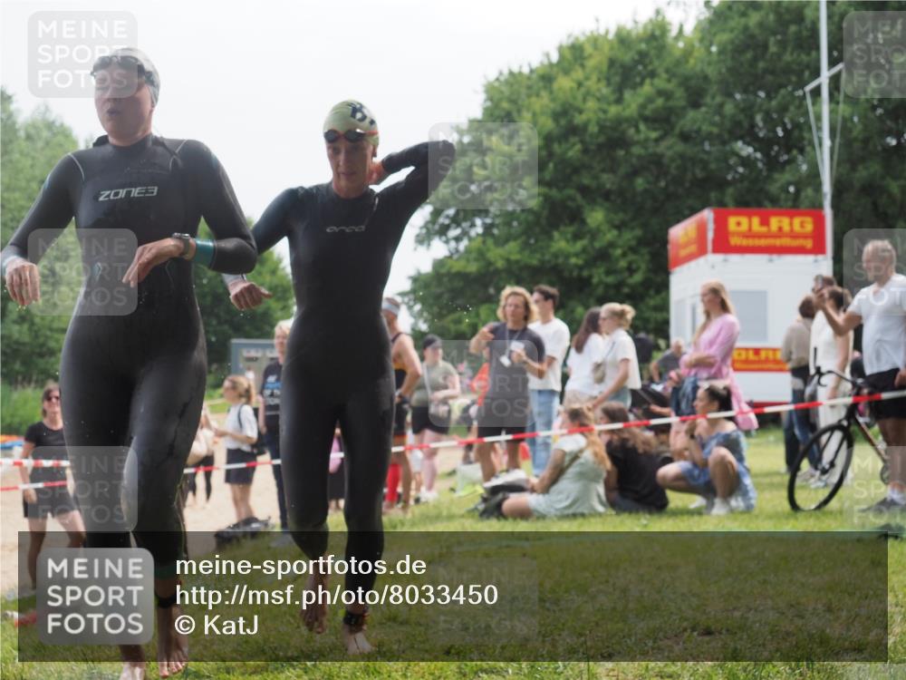 15.06.2025 - 27. Vierlanden-Triathlon KatJ http://msf.ph/oto/8033450 15.06.2025 11:15:53 Schwimmen 881, 919, 946, 951, 960, 963 meine-sportfotos.de