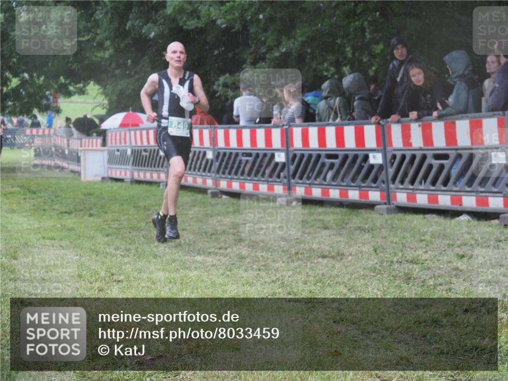 21.06.2025 - 27. Vierlanden-Triathlon KatJ http://msf.ph/oto/8033459 15.06.2025 13:45:14 Ziel 849, 1127 meine-sportfotos.de