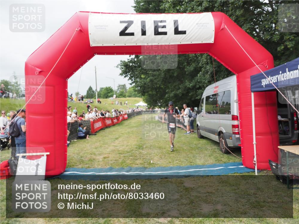 21.06.2025 - 27. Vierlanden-Triathlon MichiJ http://msf.ph/oto/8033460 15.06.2026 12:55:17 Ziel 116, 656 meine-sportfotos.de