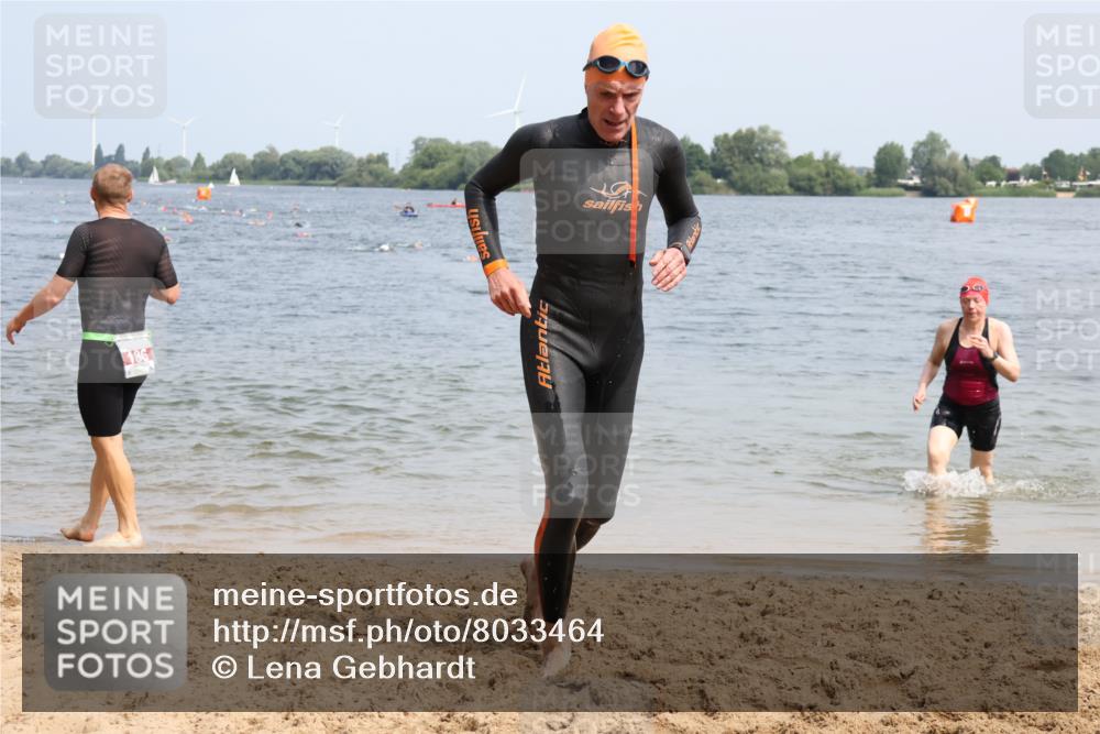 21.06.2025 - 27. Vierlanden-Triathlon Lena Gebhardt http://msf.ph/oto/8033464 15.06.2025 11:17:32 Schwimmen 849, 973 meine-sportfotos.de
