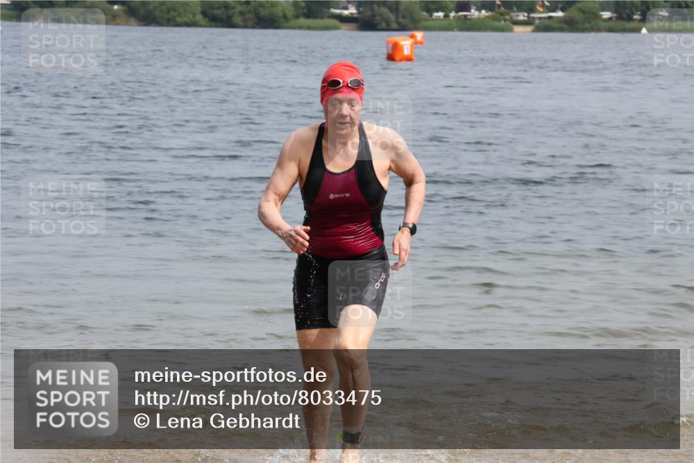 21.06.2025 - 27. Vierlanden-Triathlon Lena Gebhardt http://msf.ph/oto/8033475 15.06.2025 11:17:34 Schwimmen 849, 973 meine-sportfotos.de