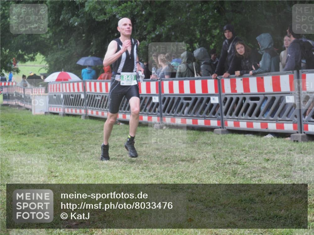 21.06.2025 - 27. Vierlanden-Triathlon KatJ http://msf.ph/oto/8033476 15.06.2025 13:45:14 Ziel 849, 1127 meine-sportfotos.de