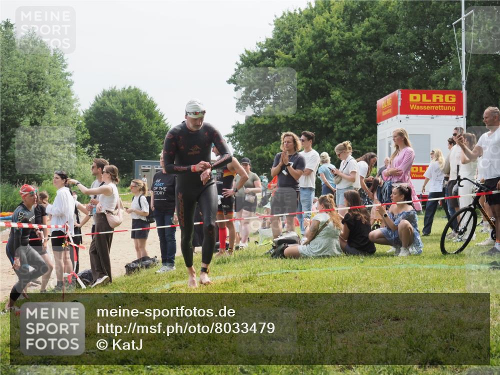 15.06.2025 - 27. Vierlanden-Triathlon KatJ http://msf.ph/oto/8033479 15.06.2025 11:15:58 Schwimmen 919, 946, 951, 963 meine-sportfotos.de
