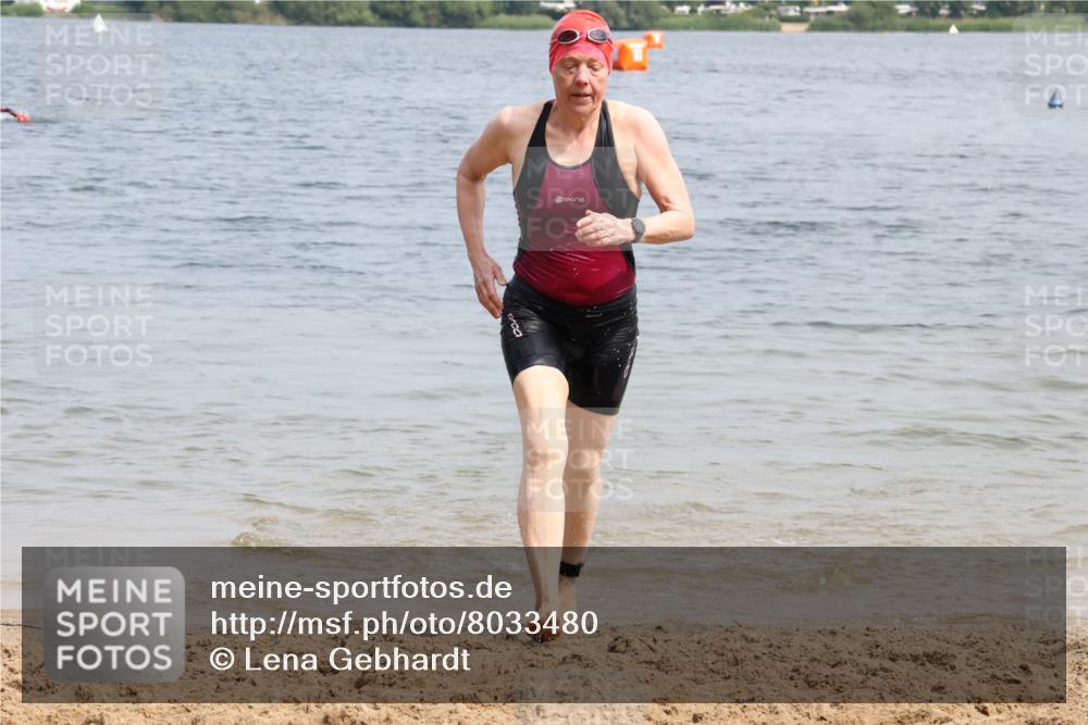 21.06.2025 - 27. Vierlanden-Triathlon Lena Gebhardt http://msf.ph/oto/8033480 15.06.2025 11:17:34 Schwimmen 849, 973 meine-sportfotos.de