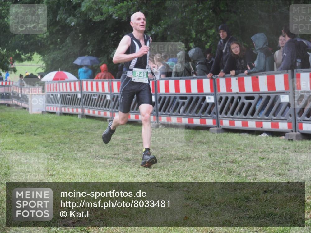21.06.2025 - 27. Vierlanden-Triathlon KatJ http://msf.ph/oto/8033481 15.06.2025 13:45:14 Ziel 849, 1127 meine-sportfotos.de
