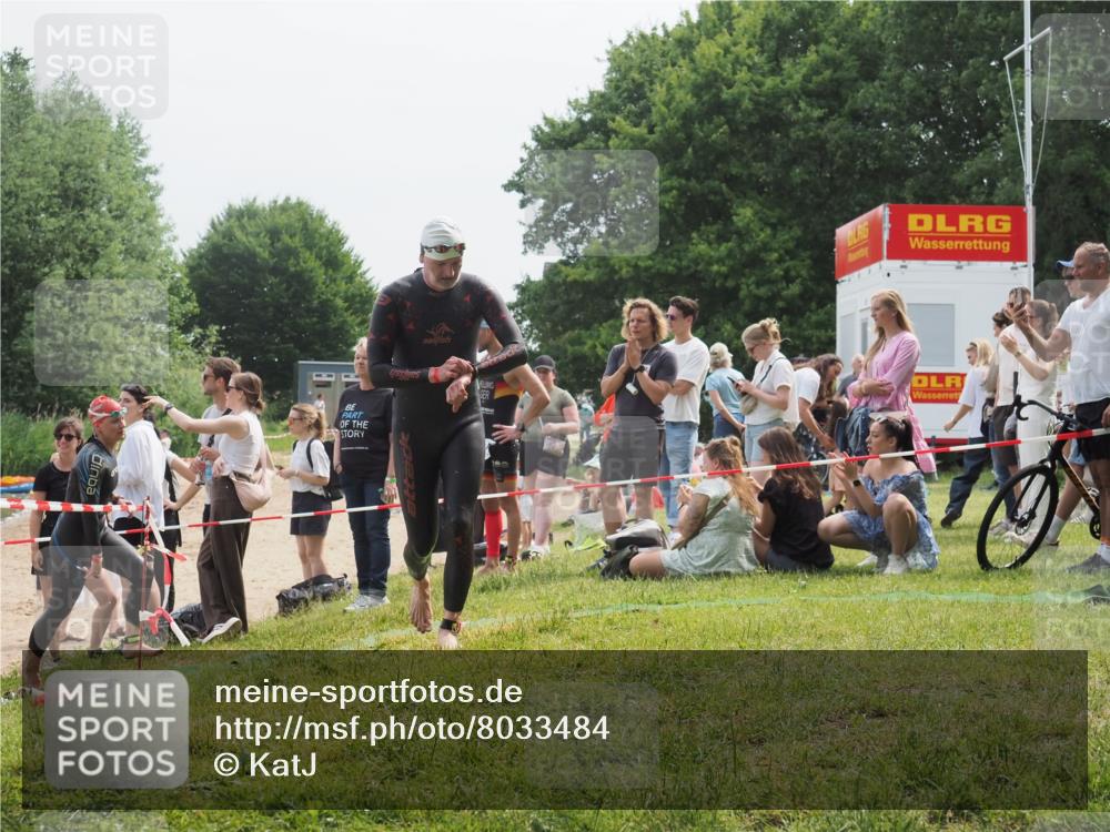15.06.2025 - 27. Vierlanden-Triathlon KatJ http://msf.ph/oto/8033484 15.06.2025 11:15:58 Schwimmen 919, 946, 951, 963 meine-sportfotos.de