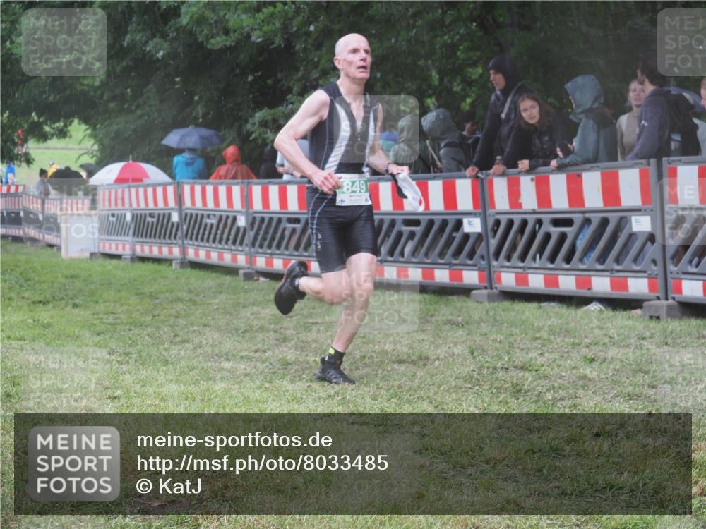 21.06.2025 - 27. Vierlanden-Triathlon KatJ http://msf.ph/oto/8033485 15.06.2025 13:45:14 Ziel 849, 1127 meine-sportfotos.de