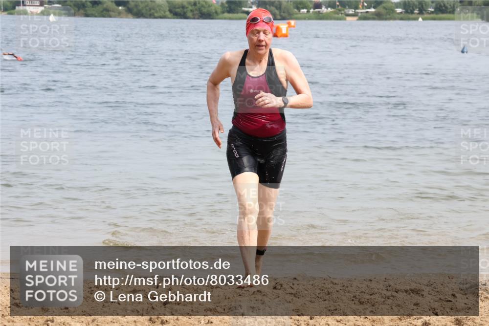 21.06.2025 - 27. Vierlanden-Triathlon Lena Gebhardt http://msf.ph/oto/8033486 15.06.2025 11:17:34 Schwimmen 849, 973 meine-sportfotos.de