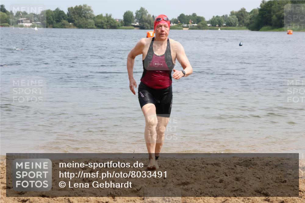 21.06.2025 - 27. Vierlanden-Triathlon Lena Gebhardt http://msf.ph/oto/8033491 15.06.2025 11:17:35 Schwimmen 849, 973 meine-sportfotos.de