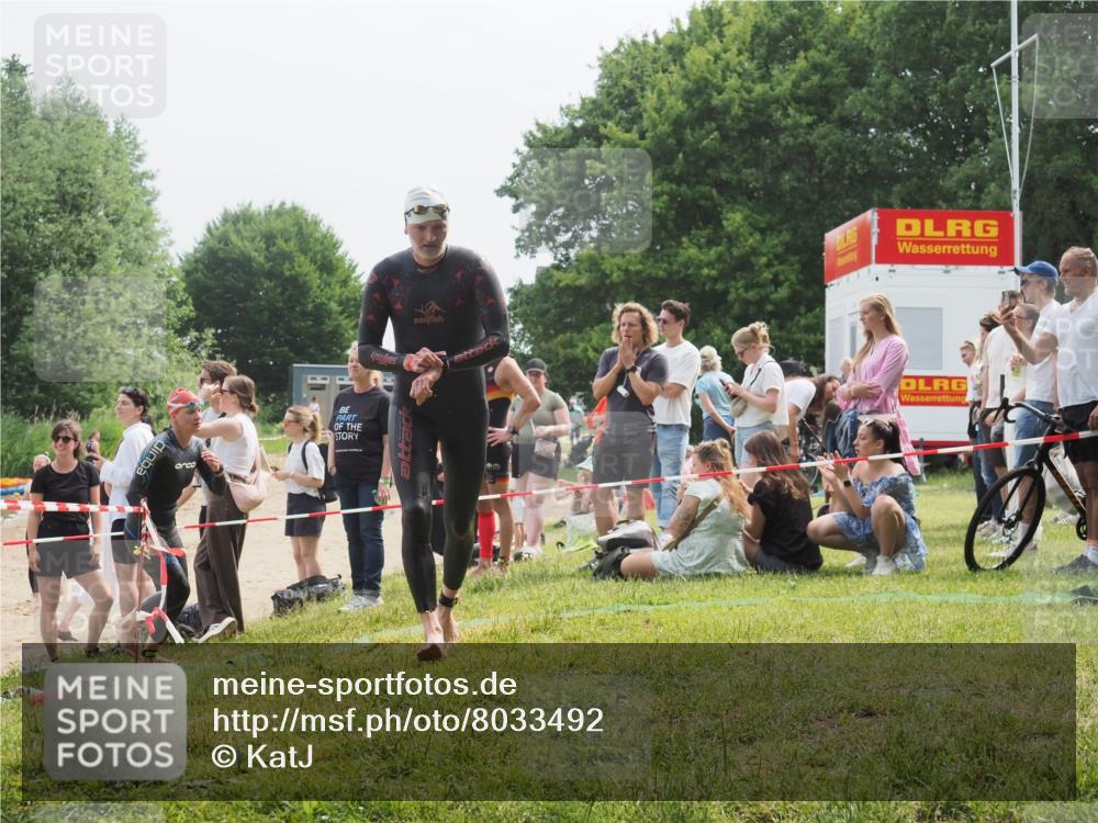 15.06.2025 - 27. Vierlanden-Triathlon KatJ http://msf.ph/oto/8033492 15.06.2025 11:15:58 Schwimmen 919, 946, 951, 963 meine-sportfotos.de