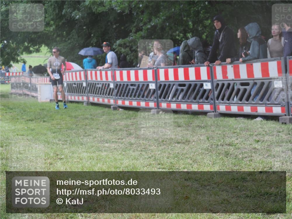 21.06.2025 - 27. Vierlanden-Triathlon KatJ http://msf.ph/oto/8033493 15.06.2025 13:45:18 Ziel 1127 meine-sportfotos.de