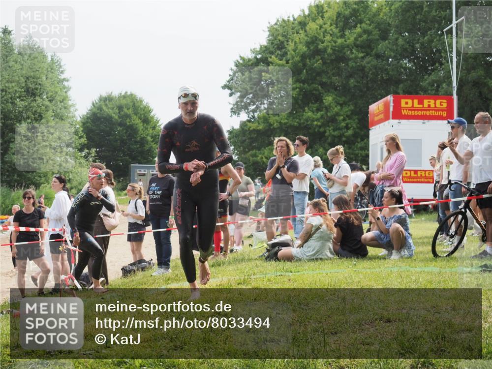 15.06.2025 - 27. Vierlanden-Triathlon KatJ http://msf.ph/oto/8033494 15.06.2025 11:15:58 Schwimmen 919, 946, 951, 963 meine-sportfotos.de