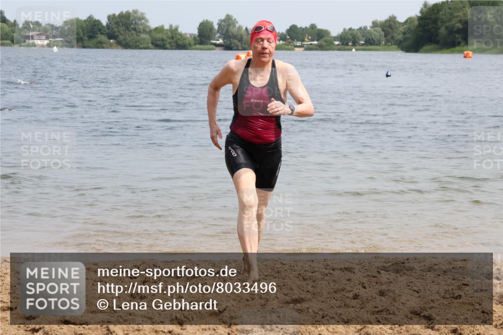 21.06.2025 - 27. Vierlanden-Triathlon Lena Gebhardt http://msf.ph/oto/8033496 15.06.2025 11:17:35 Schwimmen 849, 973 meine-sportfotos.de