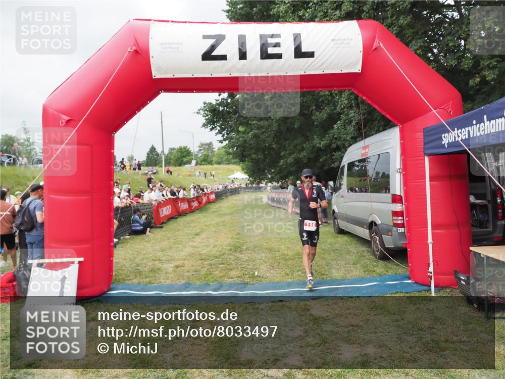 21.06.2025 - 27. Vierlanden-Triathlon MichiJ http://msf.ph/oto/8033497 15.06.2026 12:55:18 Ziel 116 meine-sportfotos.de