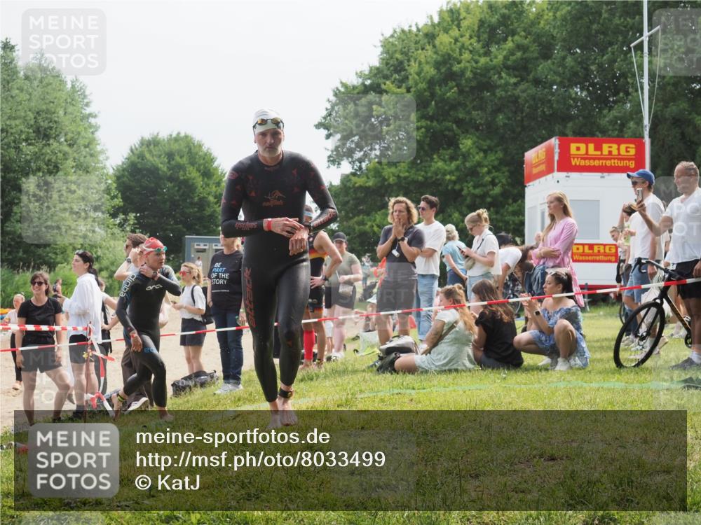 15.06.2025 - 27. Vierlanden-Triathlon KatJ http://msf.ph/oto/8033499 15.06.2025 11:15:59 Schwimmen 919, 946, 951, 963 meine-sportfotos.de