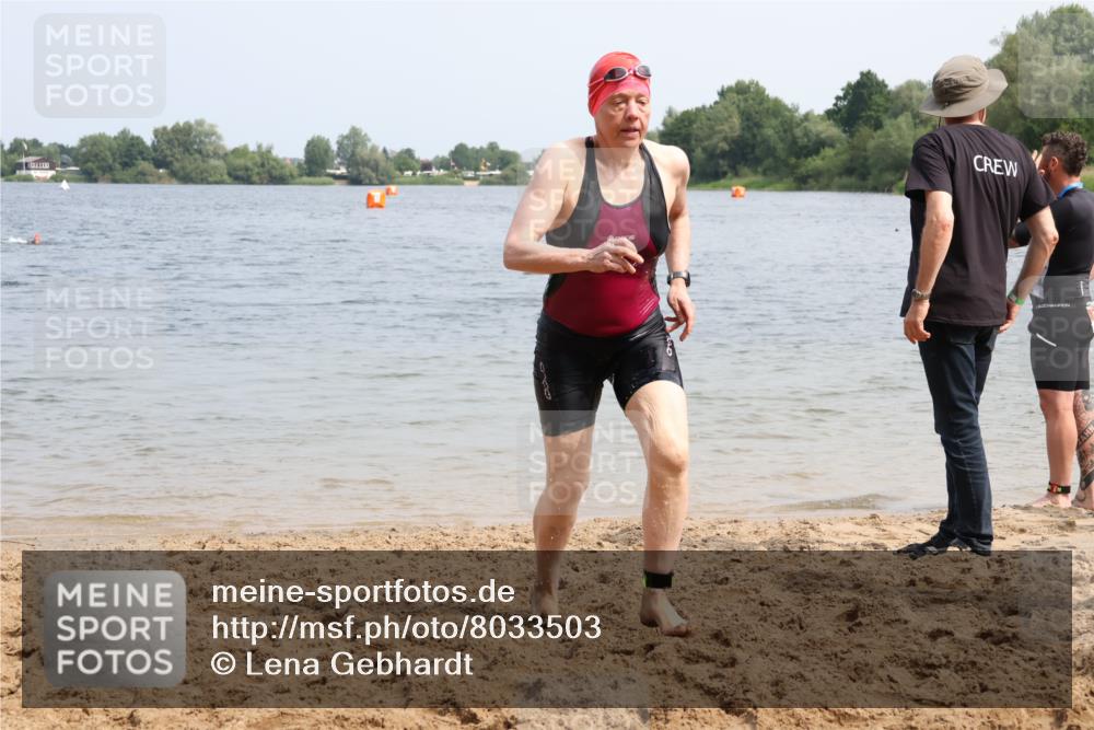 21.06.2025 - 27. Vierlanden-Triathlon Lena Gebhardt http://msf.ph/oto/8033503 15.06.2025 11:17:36 Schwimmen 849, 973 meine-sportfotos.de