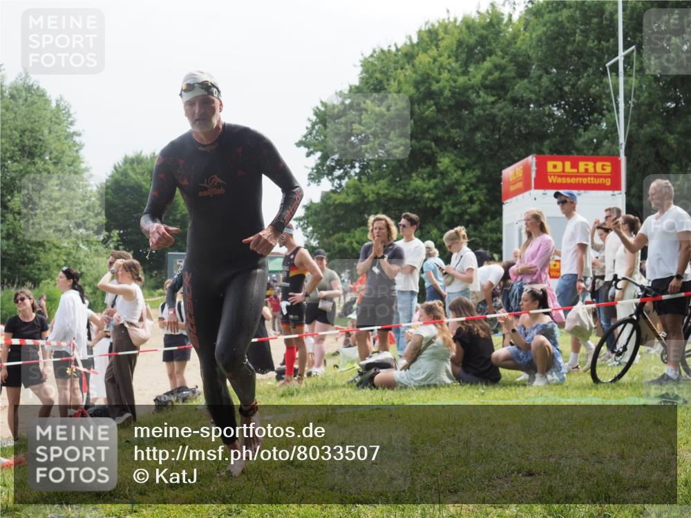 15.06.2025 - 27. Vierlanden-Triathlon KatJ http://msf.ph/oto/8033507 15.06.2025 11:15:59 Schwimmen 919, 946, 951, 963 meine-sportfotos.de