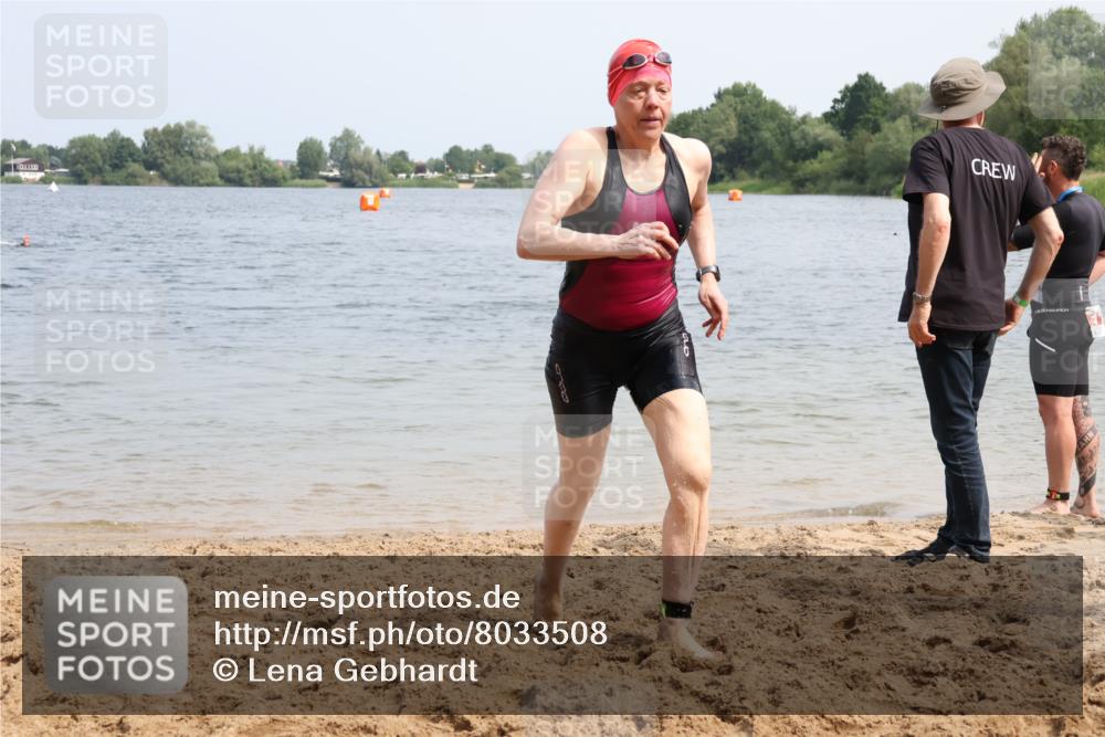 21.06.2025 - 27. Vierlanden-Triathlon Lena Gebhardt http://msf.ph/oto/8033508 15.06.2025 11:17:36 Schwimmen 849, 973 meine-sportfotos.de
