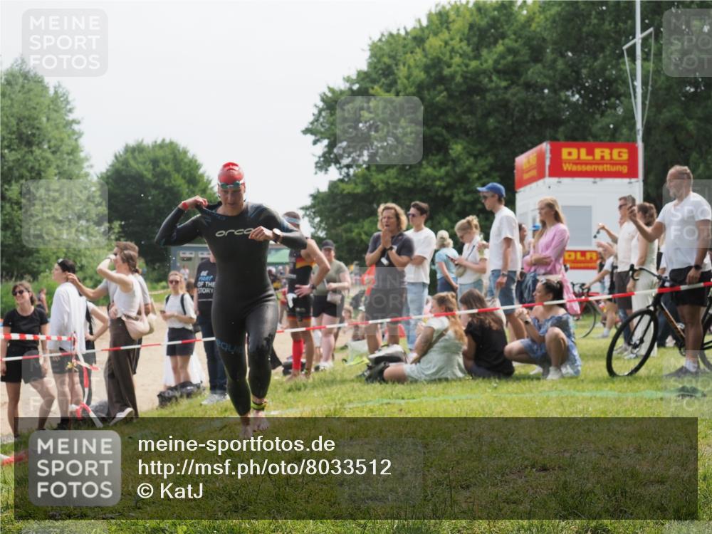 15.06.2025 - 27. Vierlanden-Triathlon KatJ http://msf.ph/oto/8033512 15.06.2025 11:16:00 Schwimmen 792, 919, 946, 951, 963 meine-sportfotos.de