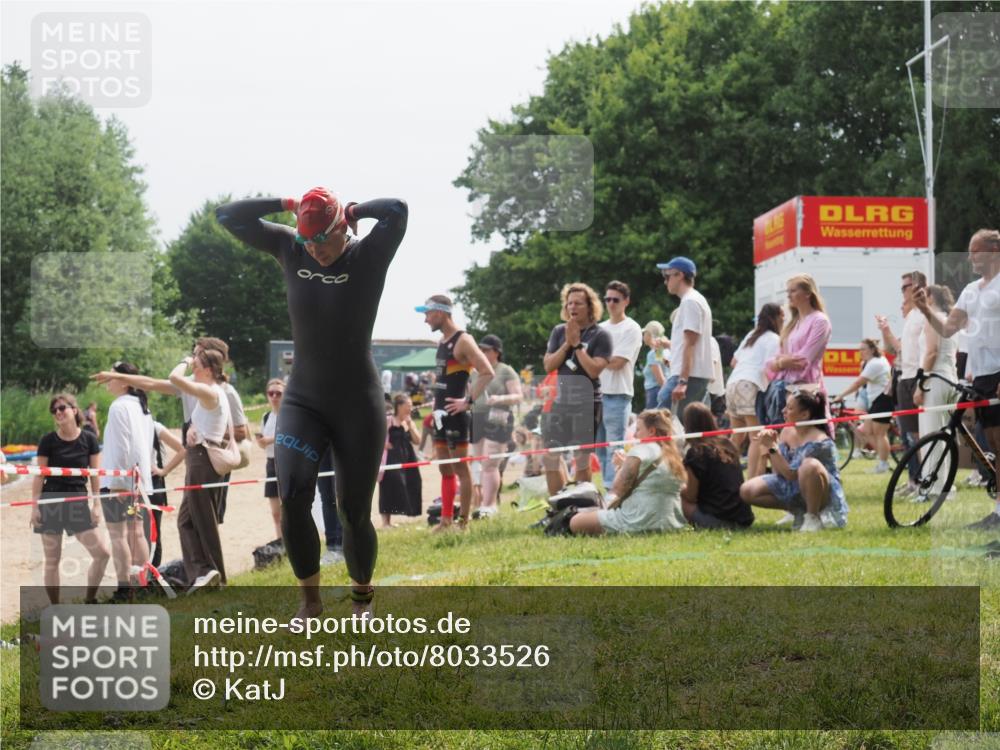 15.06.2025 - 27. Vierlanden-Triathlon KatJ http://msf.ph/oto/8033526 15.06.2025 11:16:01 Schwimmen 792, 919, 946, 951, 963 meine-sportfotos.de