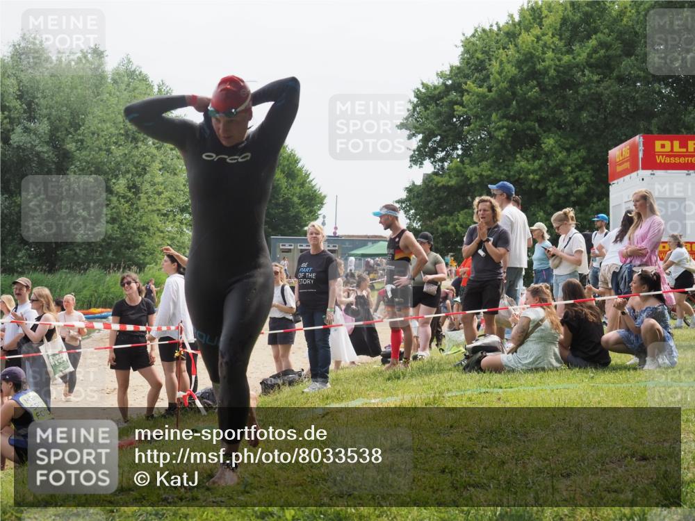 15.06.2025 - 27. Vierlanden-Triathlon KatJ http://msf.ph/oto/8033538 15.06.2025 11:16:01 Schwimmen 792, 919, 946, 951, 963 meine-sportfotos.de