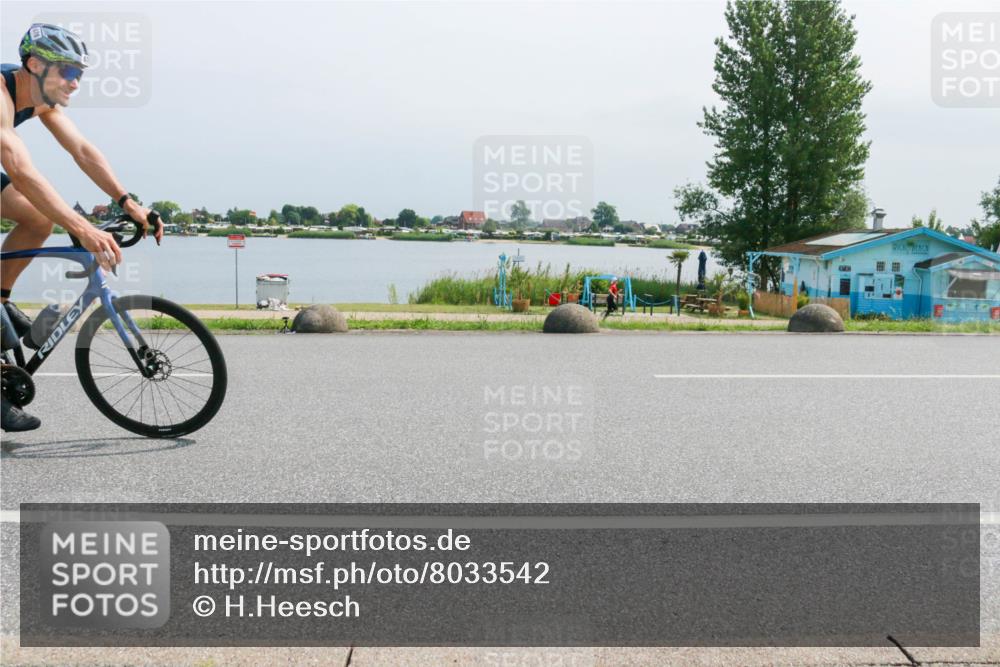 21.06.2025 - 27. Vierlanden-Triathlon H.Heesch http://msf.ph/oto/8033542 15.06.2025 11:40:37 Radfahren 206, 678, 760 meine-sportfotos.de