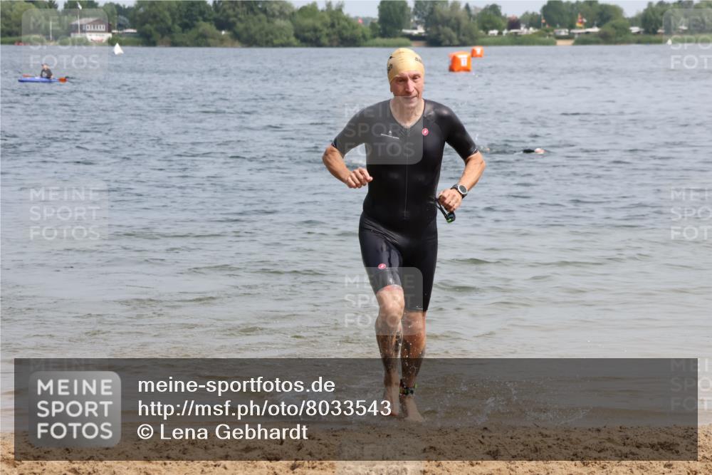 21.06.2025 - 27. Vierlanden-Triathlon Lena Gebhardt http://msf.ph/oto/8033543 15.06.2025 11:18:05 Schwimmen 834 meine-sportfotos.de