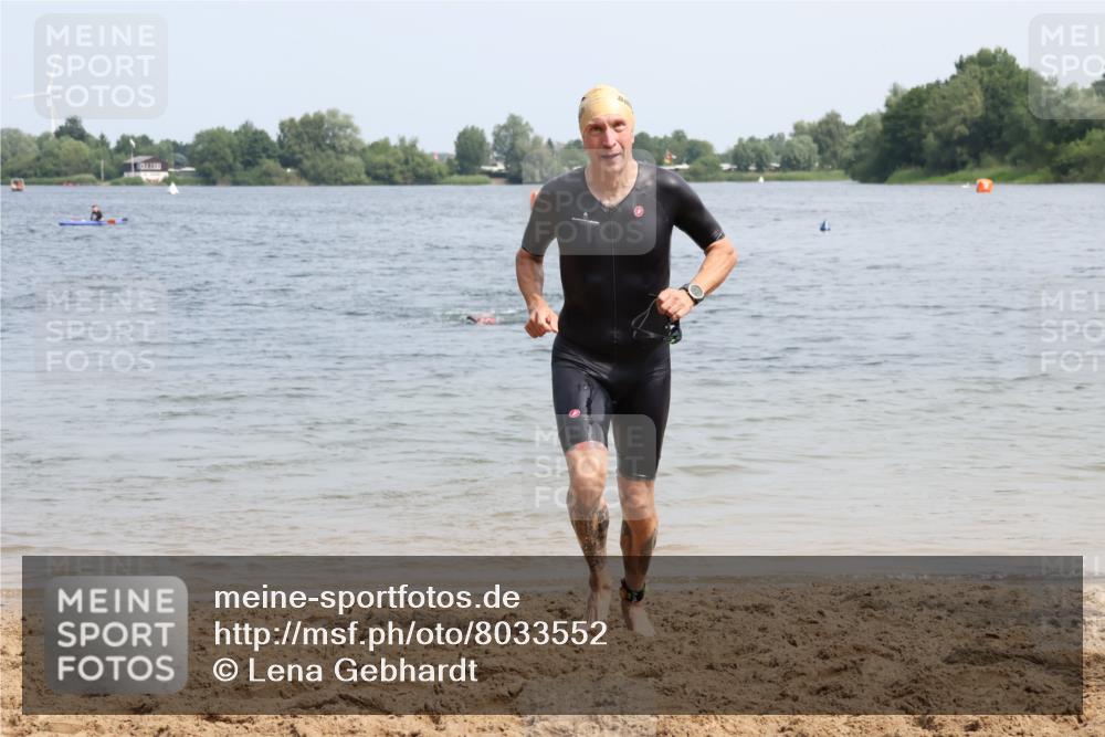 21.06.2025 - 27. Vierlanden-Triathlon Lena Gebhardt http://msf.ph/oto/8033552 15.06.2025 11:18:07 Schwimmen 834 meine-sportfotos.de