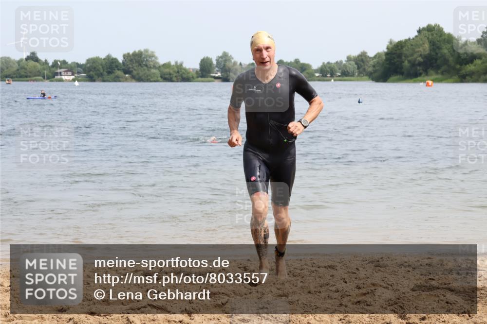 21.06.2025 - 27. Vierlanden-Triathlon Lena Gebhardt http://msf.ph/oto/8033557 15.06.2025 11:18:07 Schwimmen 834 meine-sportfotos.de
