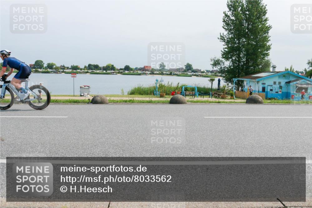 21.06.2025 - 27. Vierlanden-Triathlon H.Heesch http://msf.ph/oto/8033562 15.06.2025 11:40:40 Radfahren 678, 910 meine-sportfotos.de