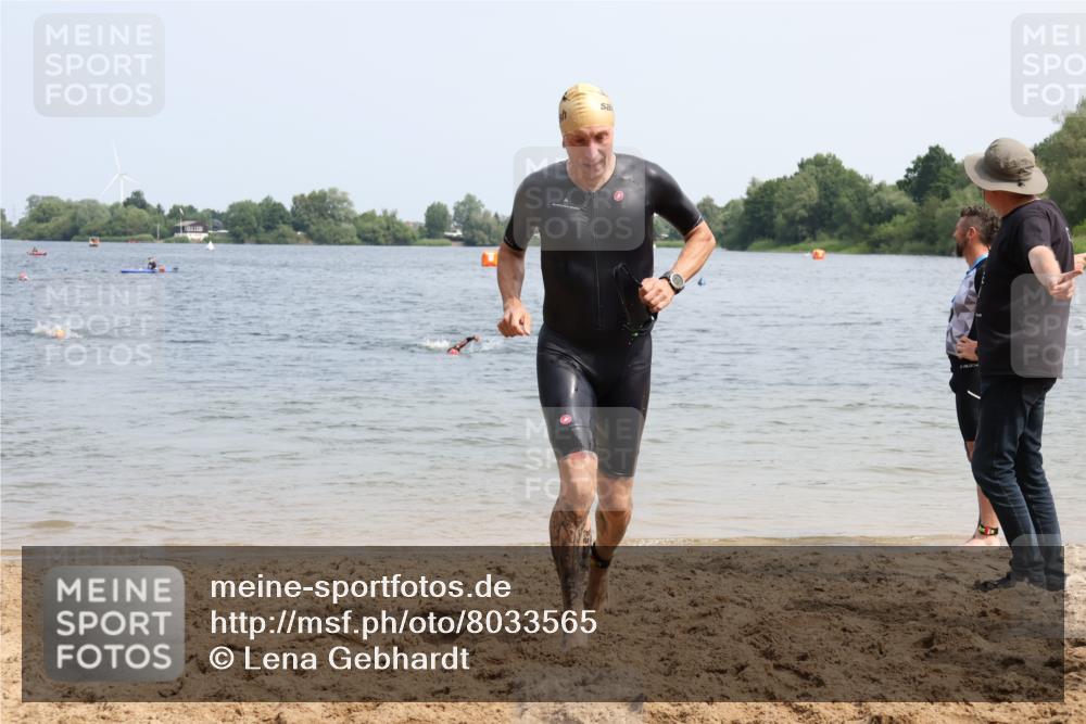 21.06.2025 - 27. Vierlanden-Triathlon Lena Gebhardt http://msf.ph/oto/8033565 15.06.2025 11:18:08 Schwimmen 834, 908 meine-sportfotos.de