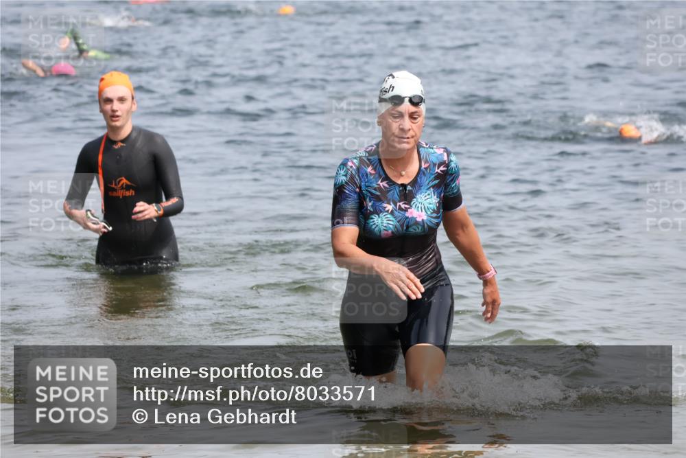 21.06.2025 - 27. Vierlanden-Triathlon Lena Gebhardt http://msf.ph/oto/8033571 15.06.2025 11:18:11 Schwimmen 834, 908, 933 meine-sportfotos.de