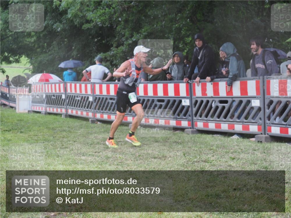 21.06.2025 - 27. Vierlanden-Triathlon KatJ http://msf.ph/oto/8033579 15.06.2025 13:45:33 Ziel 830 meine-sportfotos.de