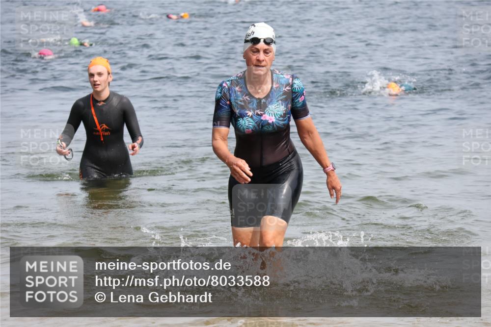 21.06.2025 - 27. Vierlanden-Triathlon Lena Gebhardt http://msf.ph/oto/8033588 15.06.2025 11:18:13 Schwimmen 834, 908, 933 meine-sportfotos.de