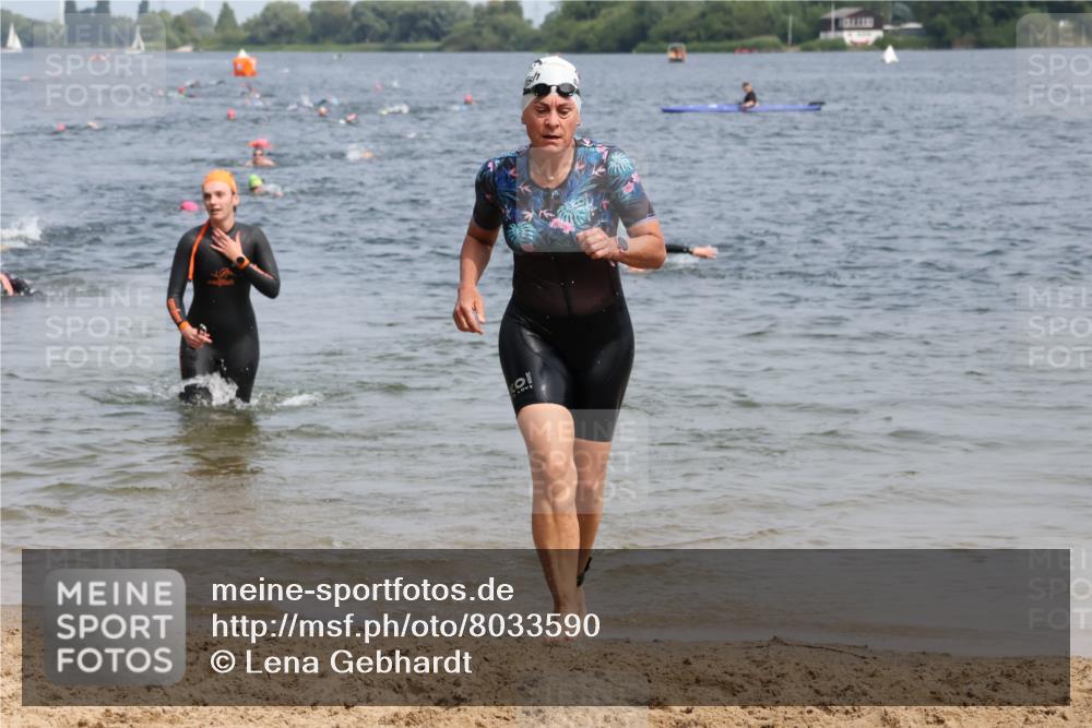21.06.2025 - 27. Vierlanden-Triathlon Lena Gebhardt http://msf.ph/oto/8033590 15.06.2025 11:18:15 Schwimmen 834, 908, 933 meine-sportfotos.de