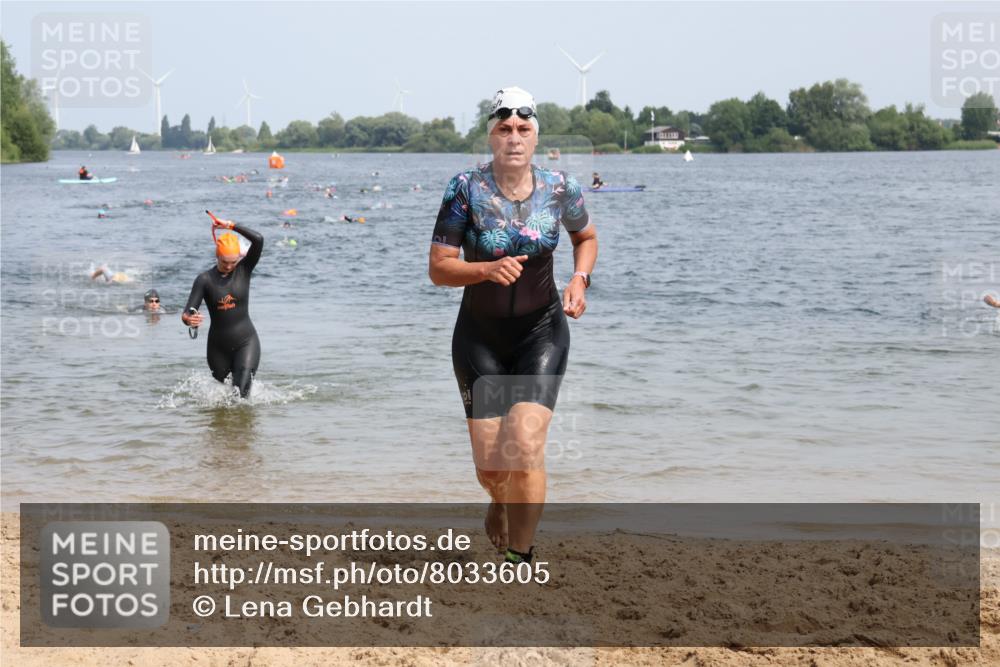 21.06.2025 - 27. Vierlanden-Triathlon Lena Gebhardt http://msf.ph/oto/8033605 15.06.2025 11:18:16 Schwimmen 834, 908, 933 meine-sportfotos.de