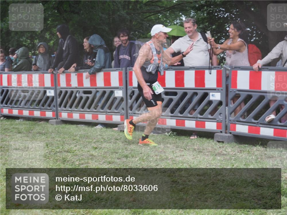 21.06.2025 - 27. Vierlanden-Triathlon KatJ http://msf.ph/oto/8033606 15.06.2025 13:45:34 Ziel 830 meine-sportfotos.de
