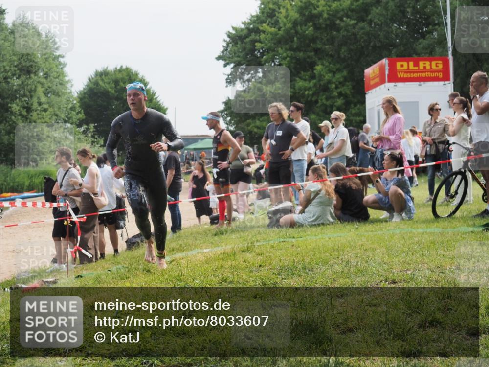 15.06.2025 - 27. Vierlanden-Triathlon KatJ http://msf.ph/oto/8033607 15.06.2025 11:16:26 Schwimmen 954 meine-sportfotos.de