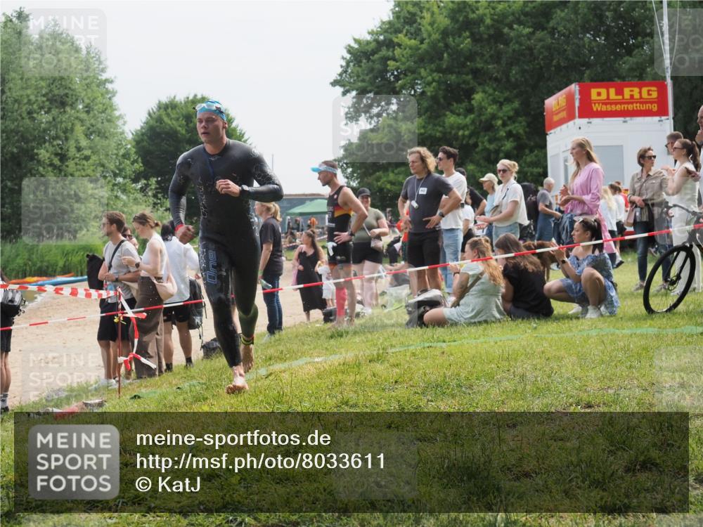 15.06.2025 - 27. Vierlanden-Triathlon KatJ http://msf.ph/oto/8033611 15.06.2025 11:16:26 Schwimmen 954 meine-sportfotos.de