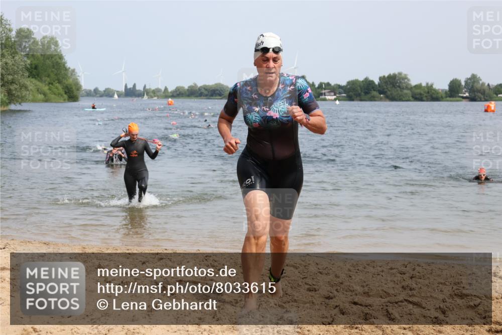 21.06.2025 - 27. Vierlanden-Triathlon Lena Gebhardt http://msf.ph/oto/8033615 15.06.2025 11:18:17 Schwimmen 834, 908, 933 meine-sportfotos.de