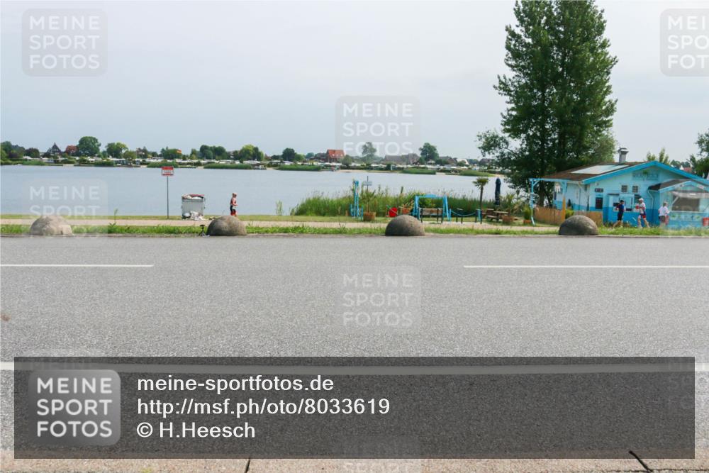 21.06.2025 - 27. Vierlanden-Triathlon H.Heesch http://msf.ph/oto/8033619 15.06.2025 11:40:55 Radfahren 200, 722 meine-sportfotos.de