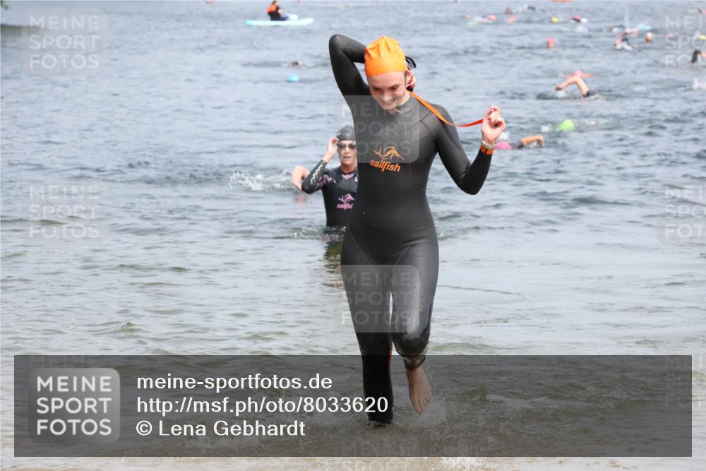 21.06.2025 - 27. Vierlanden-Triathlon Lena Gebhardt http://msf.ph/oto/8033620 15.06.2025 11:18:18 Schwimmen 834, 908, 933, 970 meine-sportfotos.de