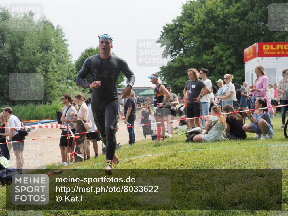 15.06.2025 - 27. Vierlanden-Triathlon KatJ http://msf.ph/oto/8033622 15.06.2025 11:16:26 Schwimmen 954 meine-sportfotos.de