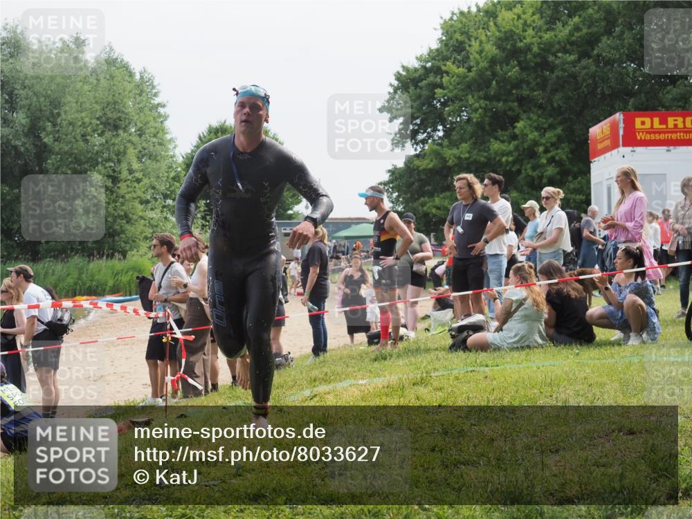 21.06.2025 - 27. Vierlanden-Triathlon KatJ http://msf.ph/oto/8033627 15.06.2025 11:16:27 Schwimmen 815, 954 meine-sportfotos.de