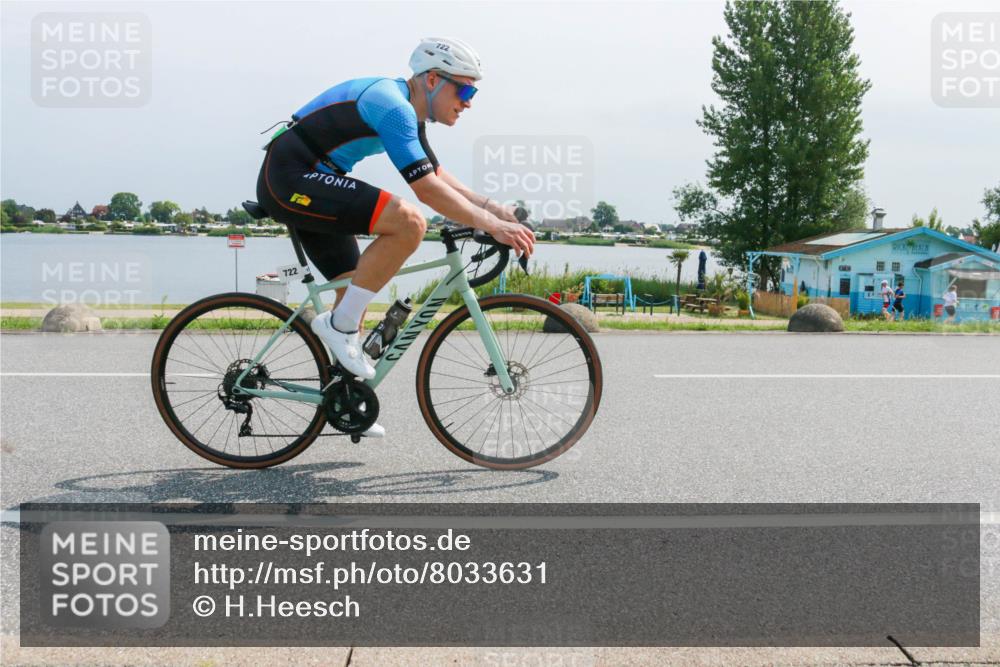 21.06.2025 - 27. Vierlanden-Triathlon H.Heesch http://msf.ph/oto/8033631 15.06.2025 11:40:55 Radfahren 200, 722 meine-sportfotos.de